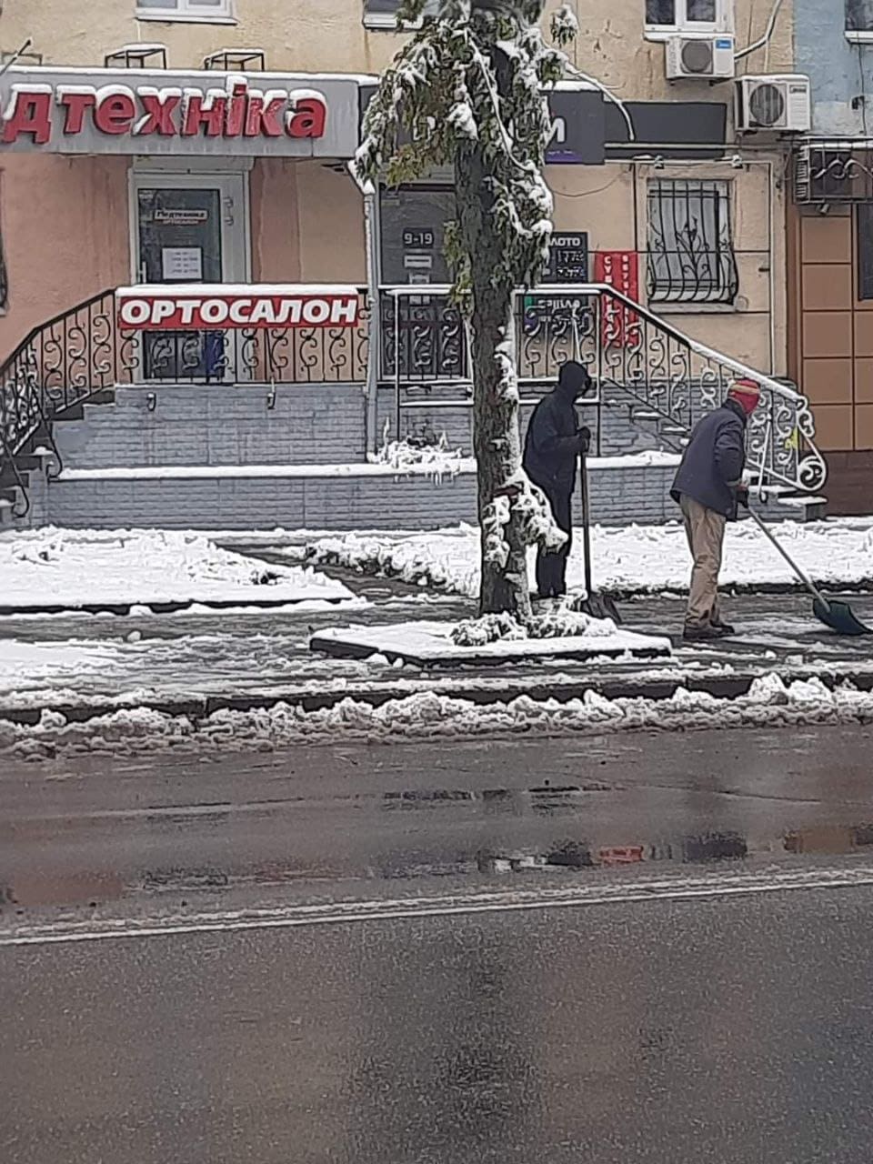 Прибирання та розчистка прилеглої території підприємцями нашого району