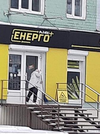 Прибирання від снігу та посипання від ожеледиці території біля своїх об'єктів бізнесу