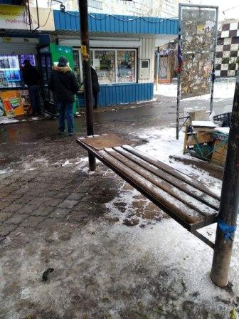 Прибирання від снігу та посипання від ожеледиці території біля своїх об'єктів бізнесу