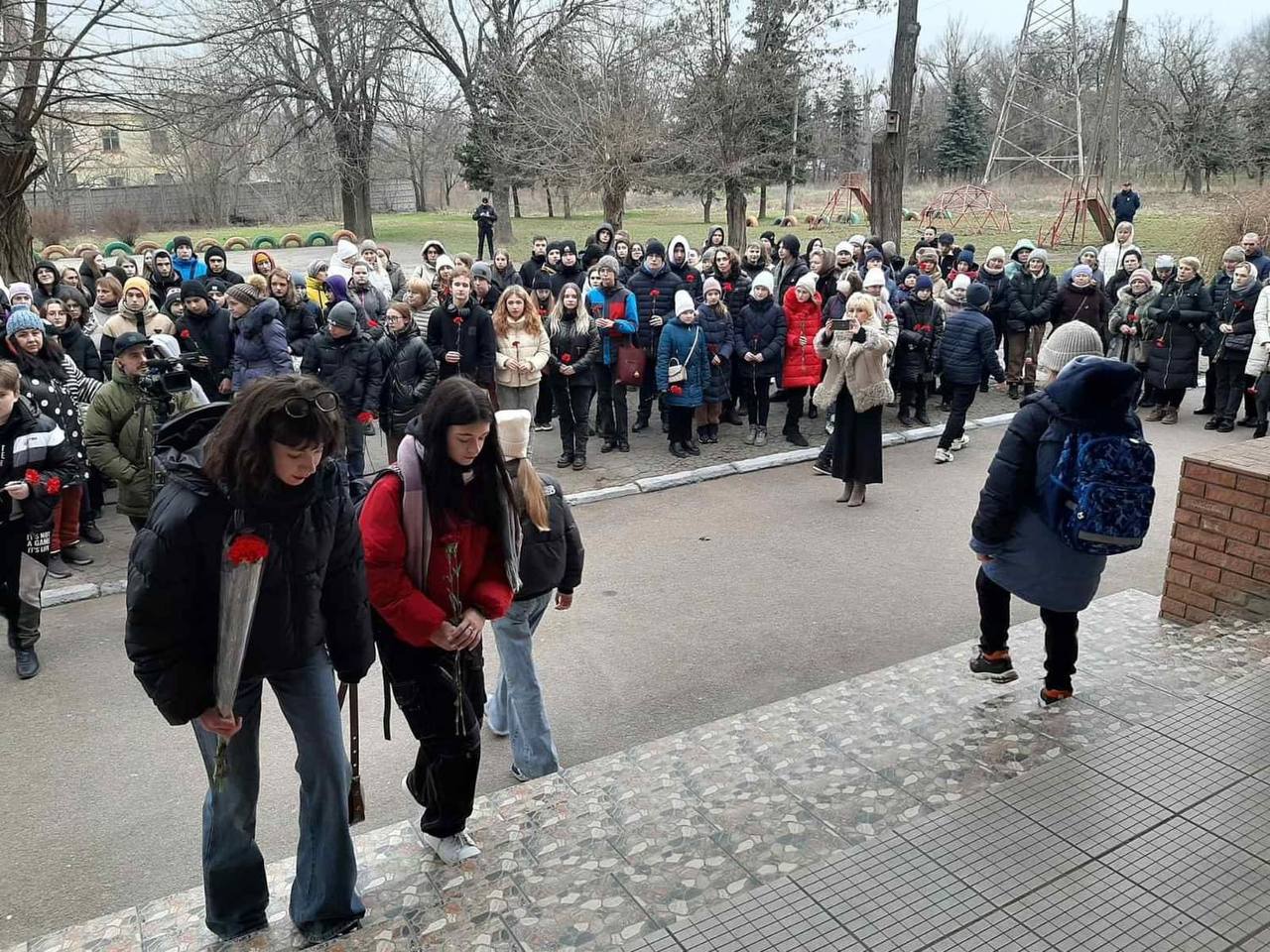 Мітинг-реквієм біля Криворізького ліцею №49