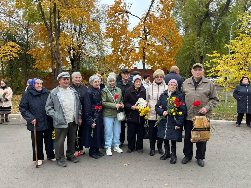 Покладення квітів до меморіального комплексу в районному парку «Шахтарський»