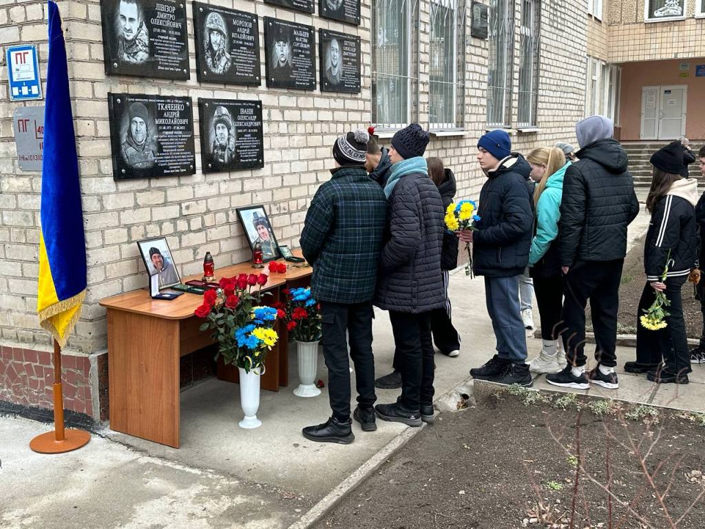 Відкриття меморіальних дощок Іваніна Олександра Олександровича та Ткаченка Андрія Миколайовича