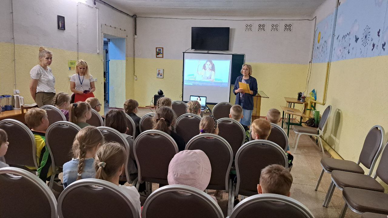Інформаційна зустріч на літньому дитячому майданчику