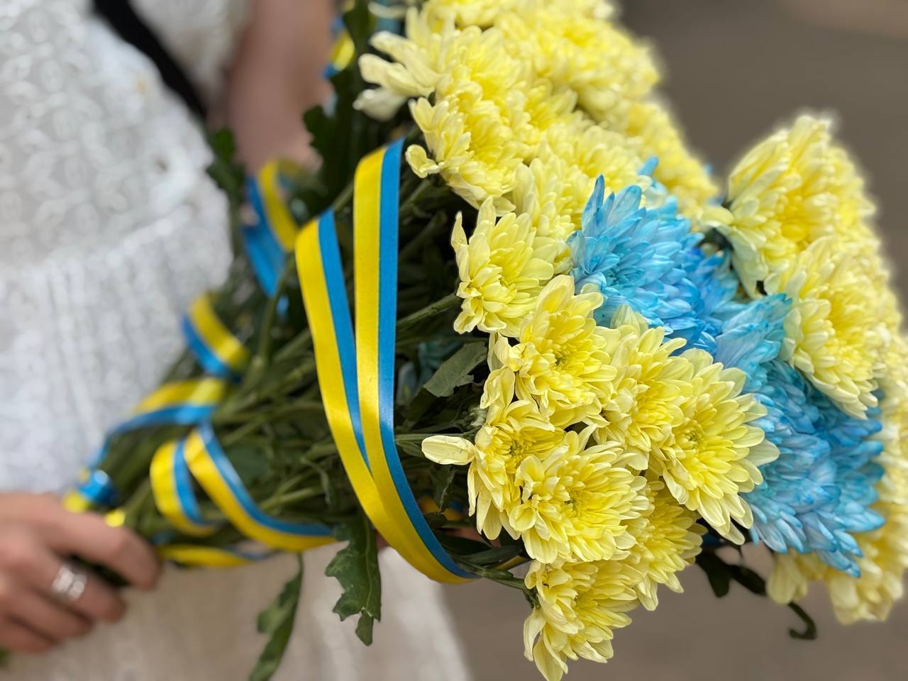  Урочисте покладення квітів до пам’ятника Богдану Хмельницькому