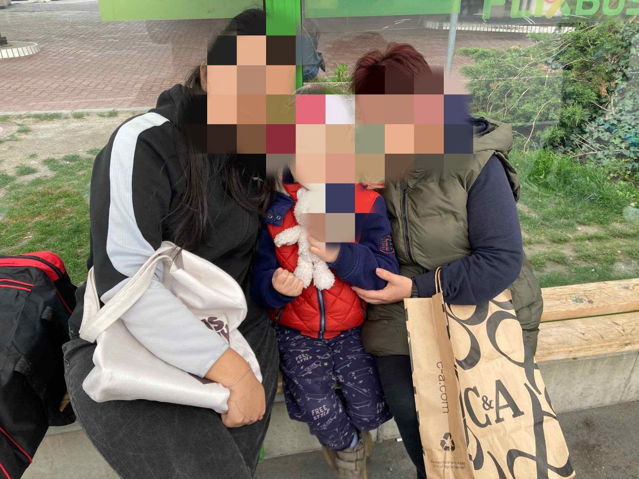 Про повернення дитини в родину